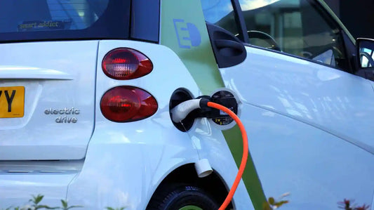 Driving Towards a Greener Future: The Synergy Between Solar Power and Electric Vehicles