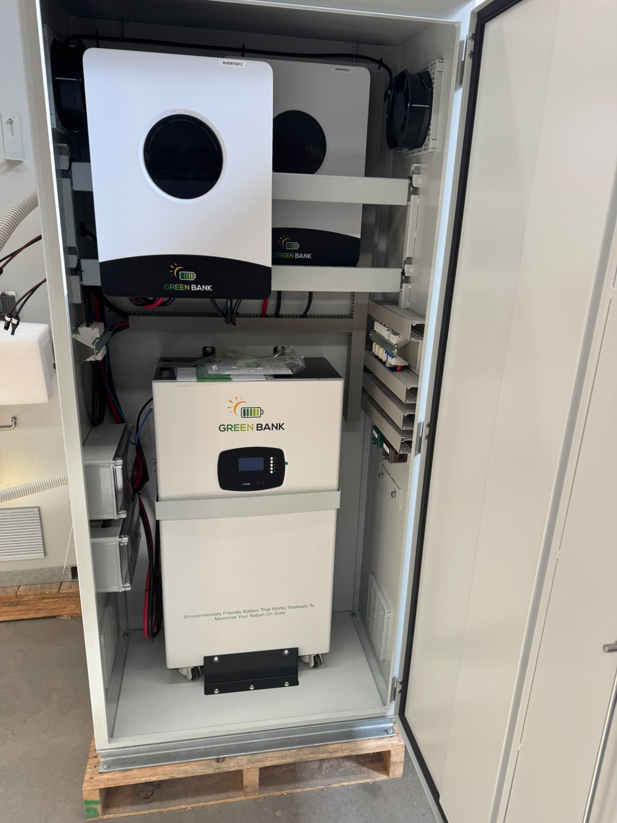 Green Bank Off Grid 12KW System (2x Greenbank 6.0 KW Single Phase Inverters) + 15 KWH lithium LiFePo4 battery + 22x 475W 10.45KW Solar Panels