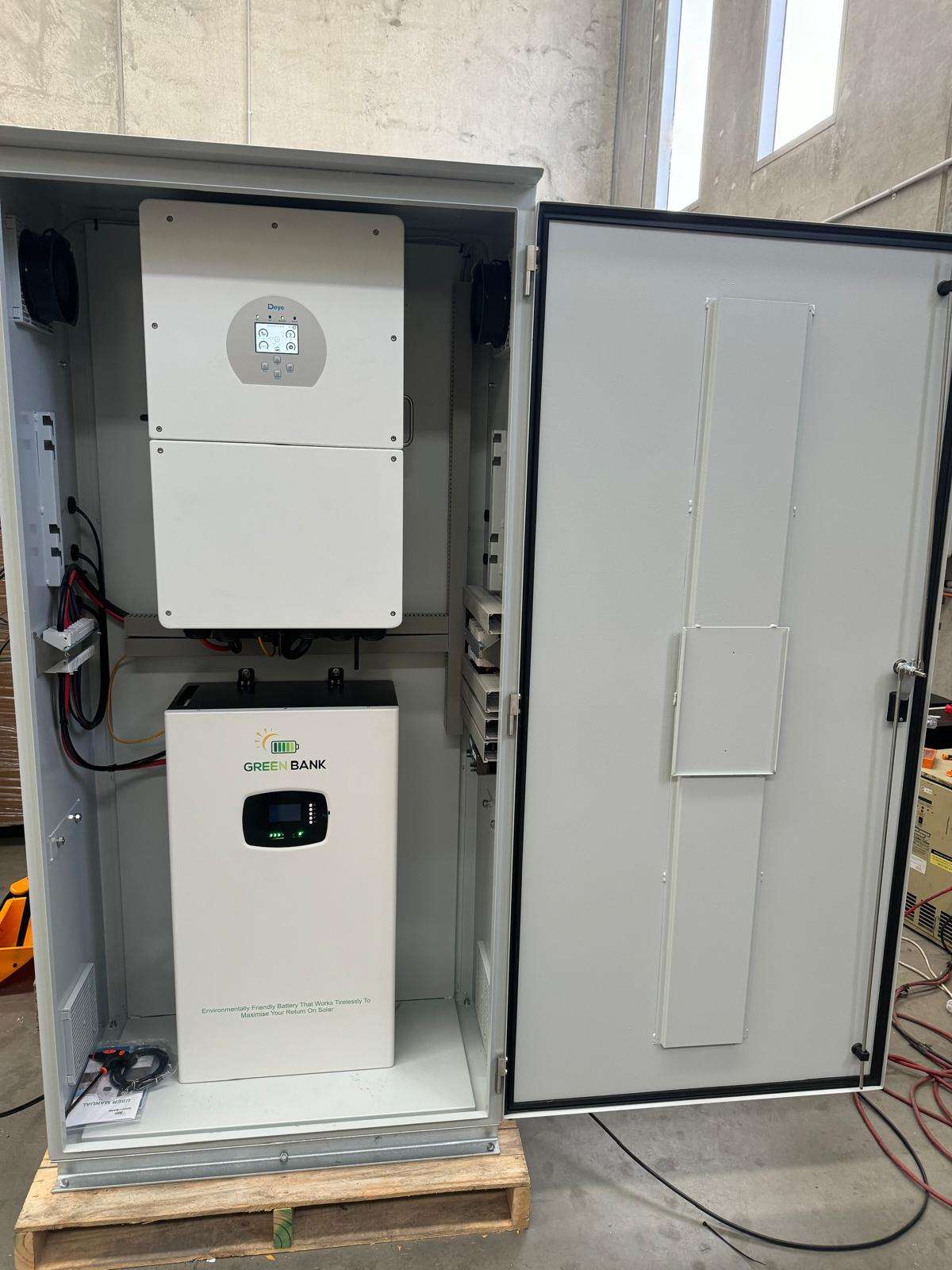 Deye Hybrid 16KW System Inverter 15.24KWH lithium LiFePo4 battery